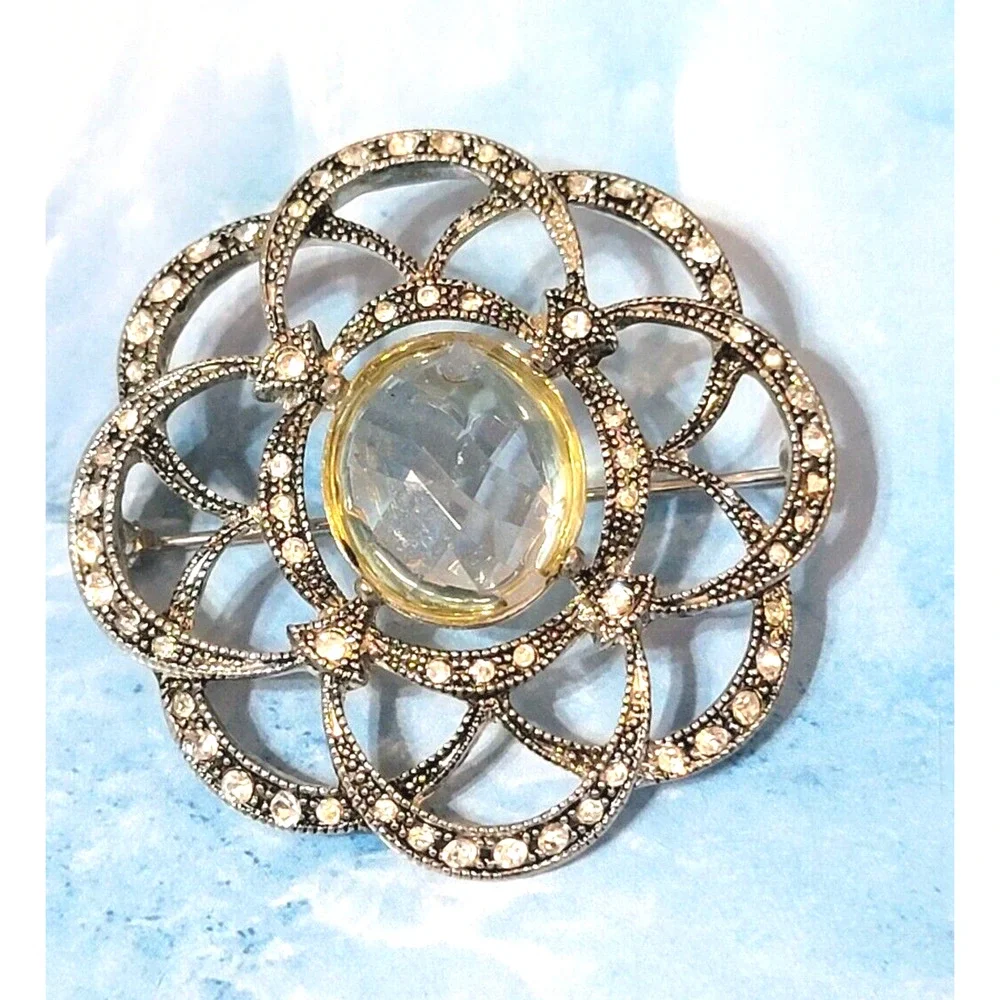 Vintage Signed Monet Brooch Pin Silver Tone Glass Stylized‎ Flower 2